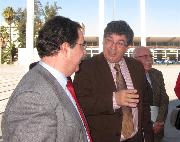 Valderas conversa con el rector de la UPO, este jueves