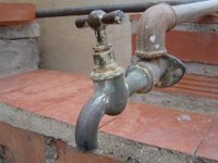 El precio del agua varía hasta un 354,4%, según la ciudad: Valladolid, la más barata y Murcia la más cara