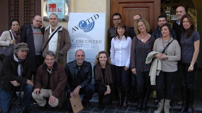 Participantes en el encuentro de Avetid sobre la situación del teatro valenciano