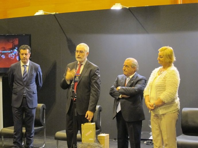 Firma de acuerdo entre Air Europa y Uruguay