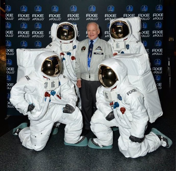 Viaja con AXE y Buzz Aldrin al espacio