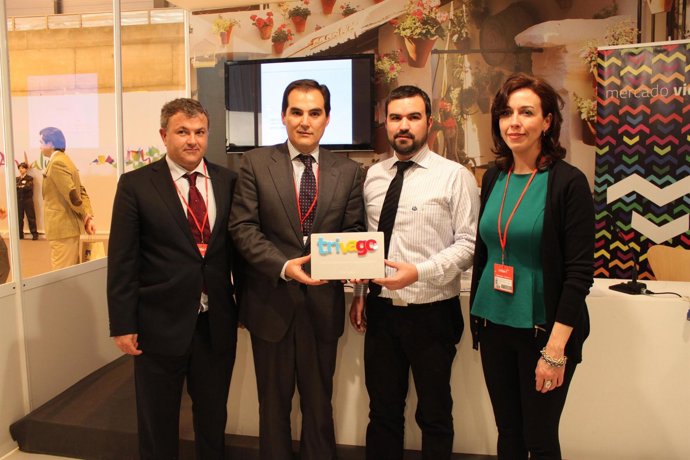 Calcerrada entrega el premio a Nieto, ante Palacios y Ceballos