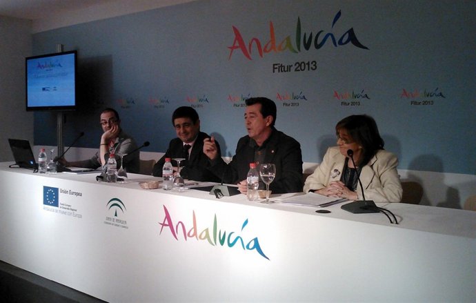 Arias, Reyes, Fernández y Gálvez presentan el conjunto arqueológico de Cástulo.