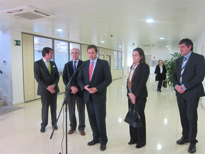 La directora general de Tráfico, María Seguí, con las autoridades