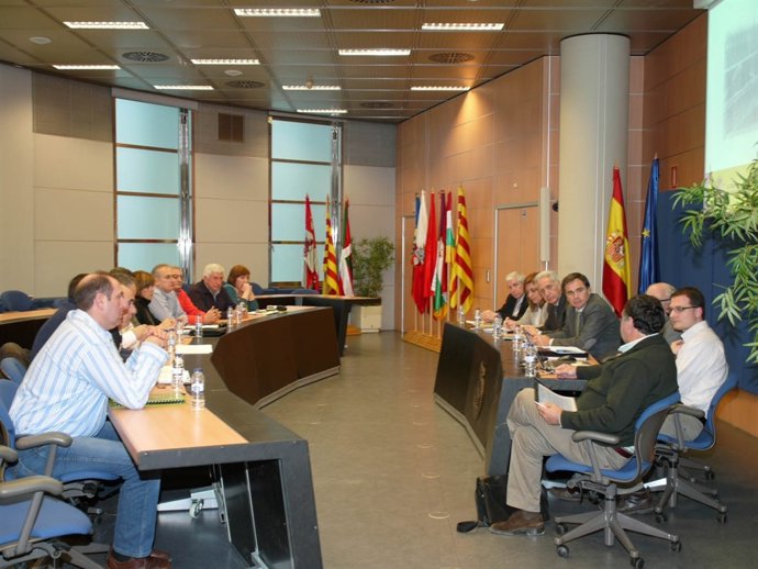 Reunión de alcaldes de municipios ribereños y responsables de la CHE y DGA 