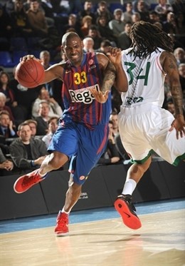 Pete Mickeal durante el partido ante el Montepaschi