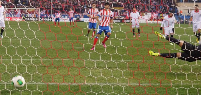 Diego Costa en el lanzamiento de penalti