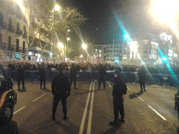 PROTESTA FRENTE A LA SEDE DEL PP