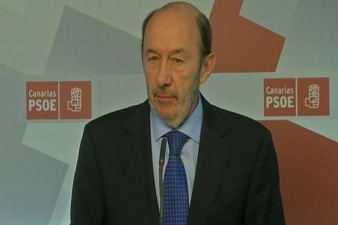 Rubalcaba exige a Rajoy que diga si cobró sobresueldos