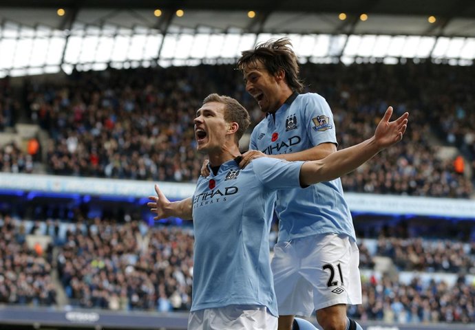 Dzeko y Silva dan la victoria al Manchester City