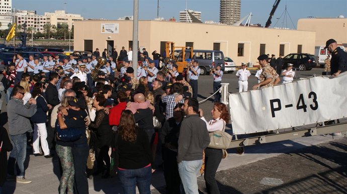 Llegada del buque 'Relámpago'