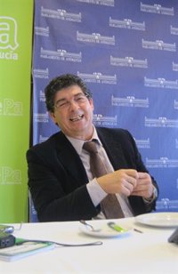 Valderas ve "complicado" que puedan cambiar su "voluntad actual" de no continuar como líder de IULV-CA