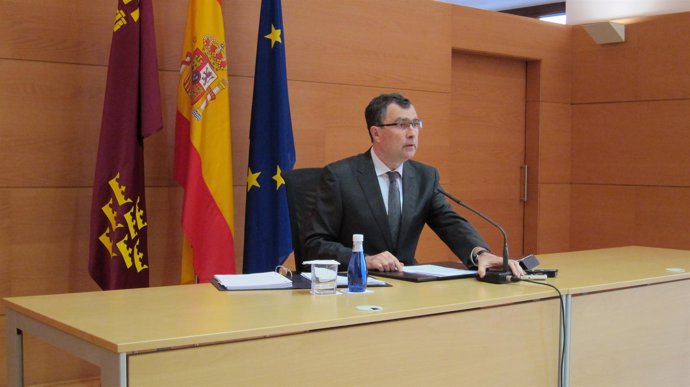 El portavoz del Gobierno regional, José Ballesta, en rueda de prensa