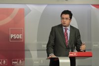 PSOE avisa a Rajoy que debería dimitir si hubiese cobrado sobresueldos en negro