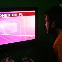 Gente Viendo La Televisión