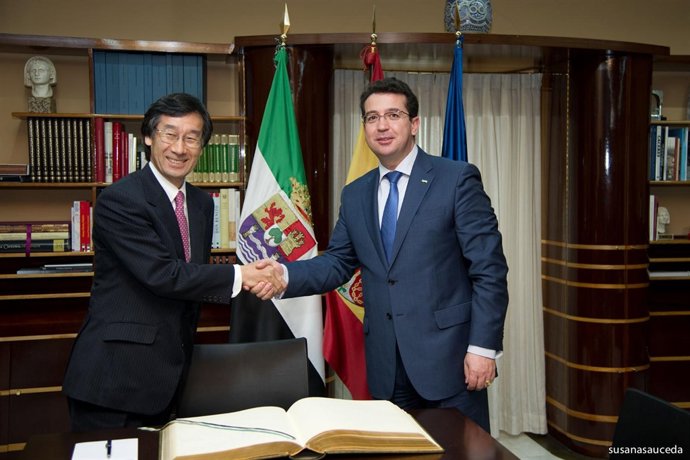 Manzano y embajador de Japón