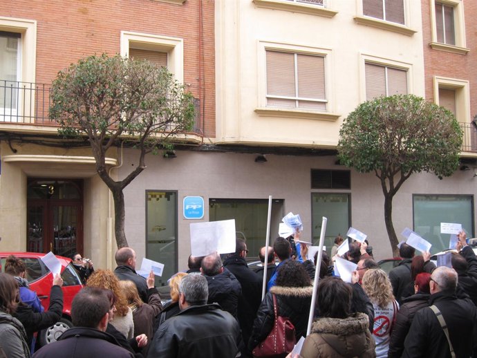 Manifestación frente a la sede del PP