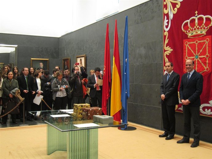 Acto de entrega de los premios organizados por la UN y el Parlamento de Navarra.