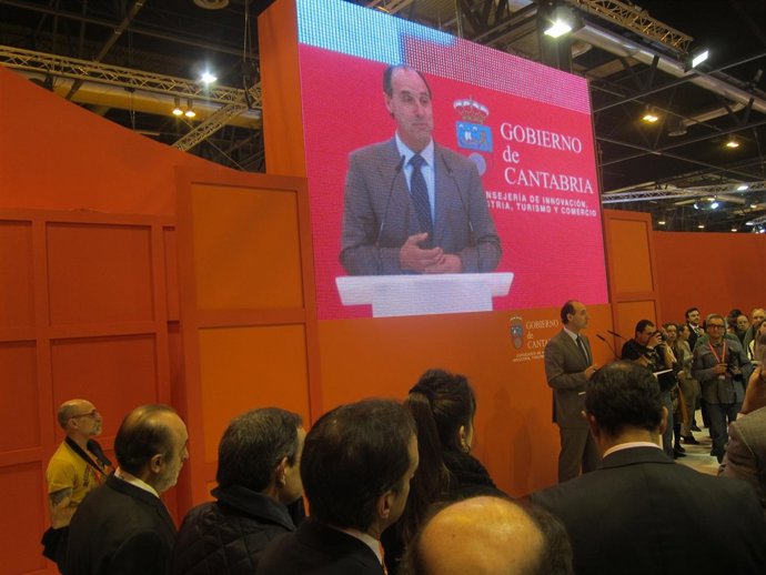 El presidente de Cantabria en Fitur