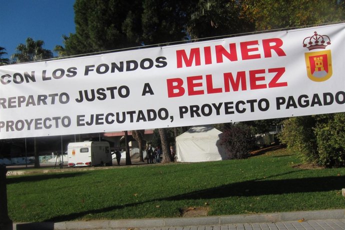 Acampada del pueblo de Belmez frente a la Subdelegación del Gobierno