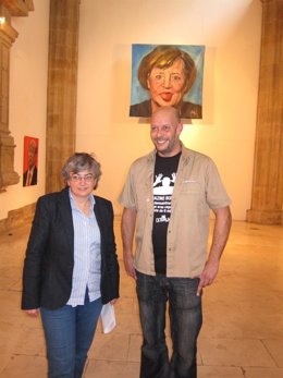Ana González, con el artista Toño Velasco.