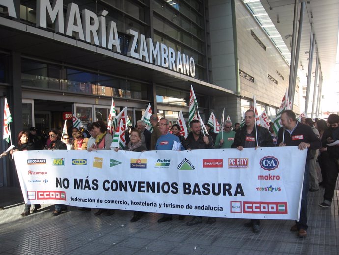 Protesta en Málaga por el convenio de grandes almacenes comercio 