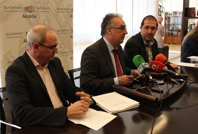 Conrado Hernández, junto a Agustín Navarro y Rubén Martínez