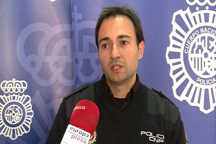 Oficial Pedro Allende, que patrullaba con el que salvó la vida a mujer