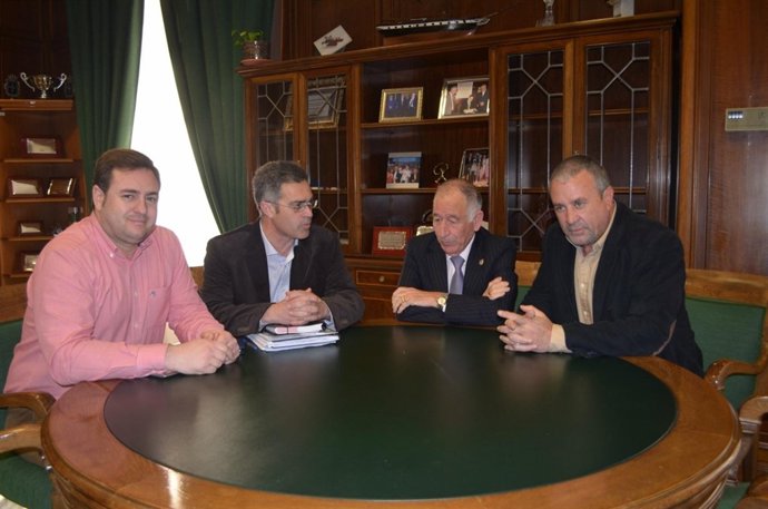 El presidente de Diputación, en la reunión con alcaldes de Olula, Macael y Fines