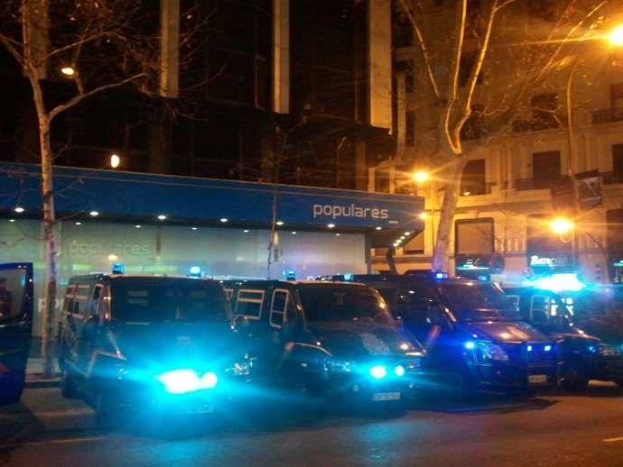 LA SEDE DEL PP, FUERTEMENTE CUSTODIADA POR LA POLICÍA