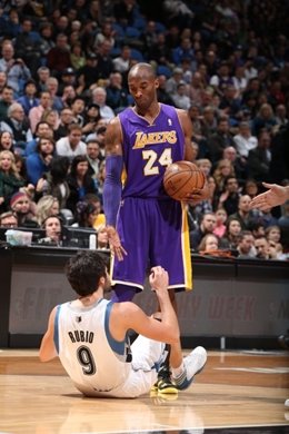 Kobe Bryant, Los Angeles Lakers, y Ricky Rubio, Minnesota Timberwolves