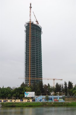 La torre Pelli en construcción.