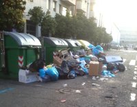 Los servicios de limpieza en Sevilla denuncian el uso de servicio mecanizado para recoger basura