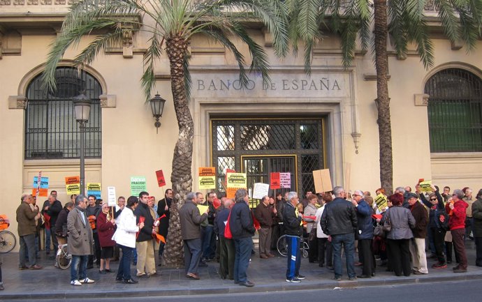 Concentración de afectados por las preferentes en Valencia