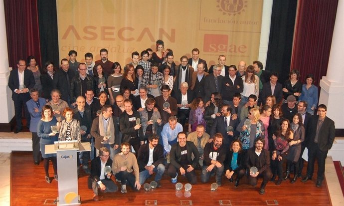Foto de familia con los galardonados en los Premios Asecan-SGAE 2013