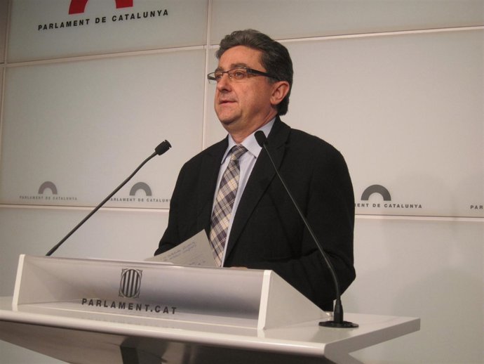 El portavoz del PP en el Parlament, Enric Millo, en rueda de prensa