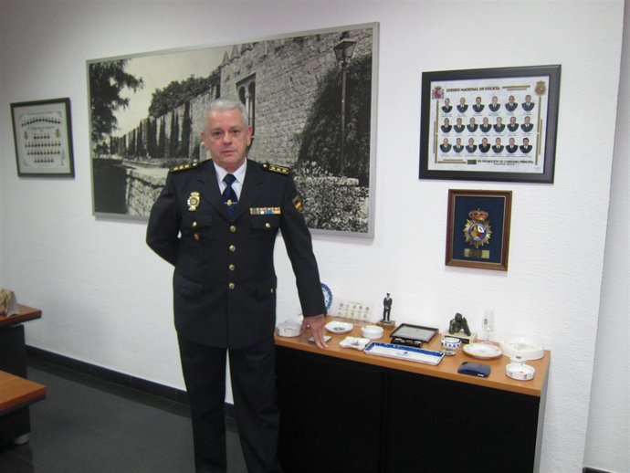 El comisario de la Policía Nacional, Manuel Bouzas, en su despacho