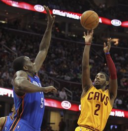 Kyrie Irving, Cleveland Cavaliers, ante Perkins, Oklahoma City Thunder