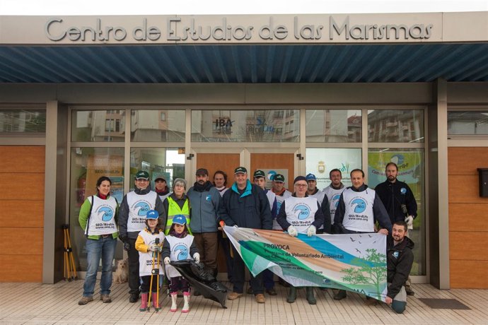 Limpieza de las Marismas Negras de Astillero