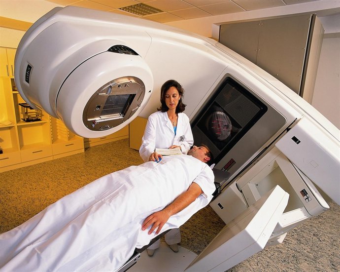 Un paciente recibe tratamiento contra el cáncer