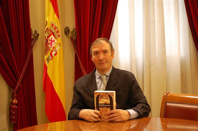 Juan José Laborda con su nuevo libro