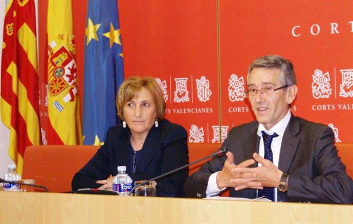 Torres Y Barceló En Rueda De Prensa   (Imagen de archivo)             