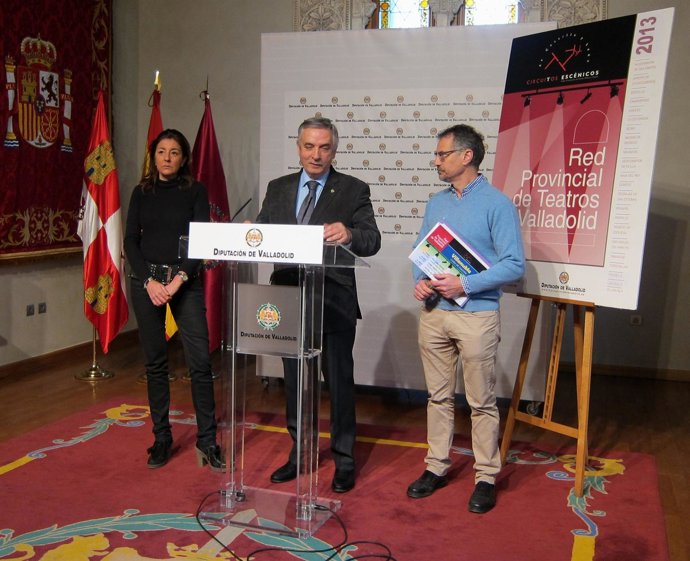 Artemio Domínguez, en el centro, con los responsables de la Red