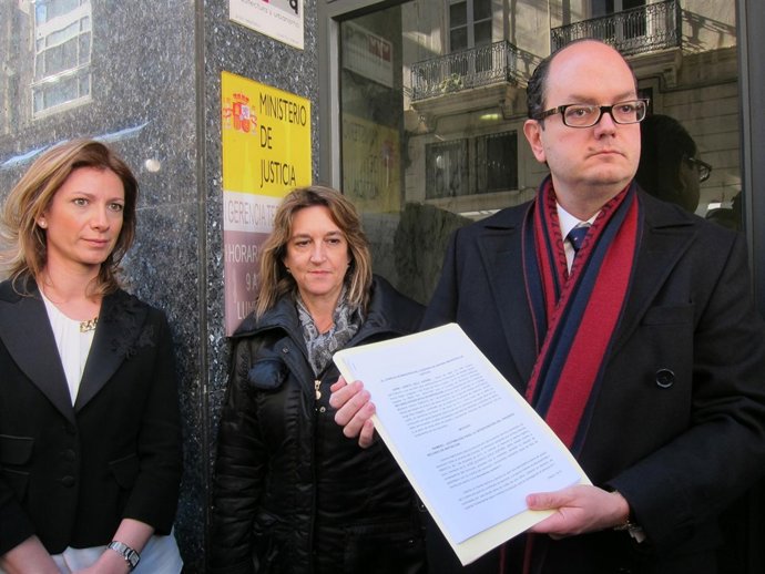 La hermana del fallecido por el 'kamikaze', Novella y el letrado