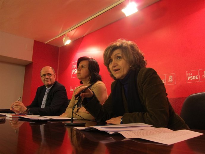 Por la derecha, Carcedo, Àlvarez y Alonso.