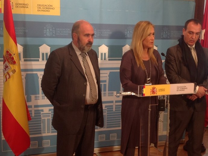 Cifuentes con representantes del Taxi