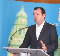 Iniesta critica "el desconocimiento o la mentira intencionada" del portavoz del Grupo Municipal Socialista