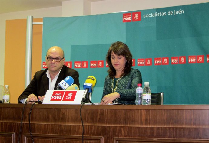 Manuel Fernández Palomino y María del Mar Shaw en la rueda de prensa.