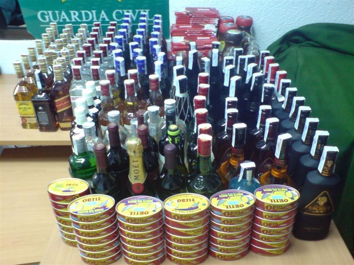 Botellas recuperadas por la Guardia Civil