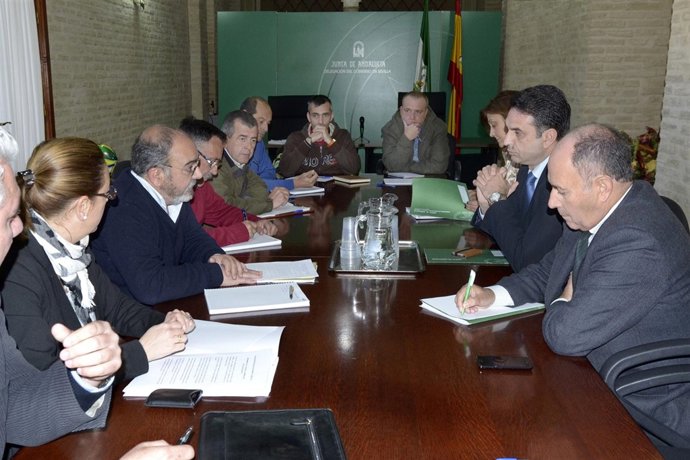 Trabajadores de Cargill se reúnen con la Junta.